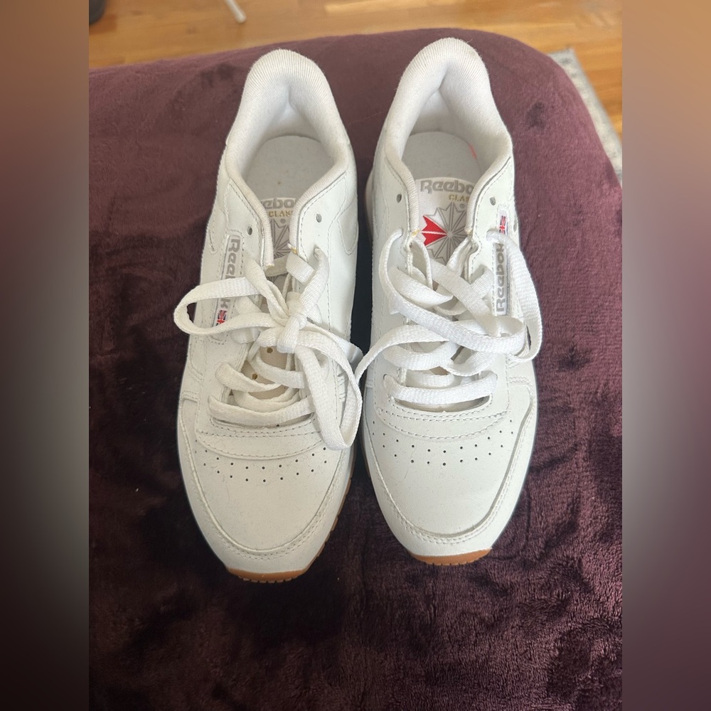 Woman reebok sneakers